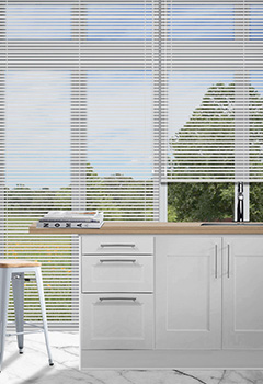 Truth Snow - A 25mm snow white venetian blind with a shiny gloss finish custom made up to 400cm wide and up to 350.5cm height.
