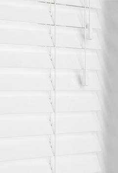 Silk White Basswood - Made to measure to your specifications, this smooth white wooden blind will brighten up your room. Available in a 50mm slat width, with cord or tape options.

&nbsp;

&nbsp;
