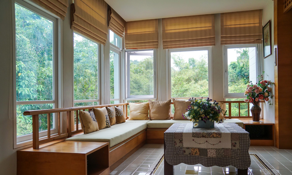Are made-to-measure Roman Blinds more expensive than ready-made?