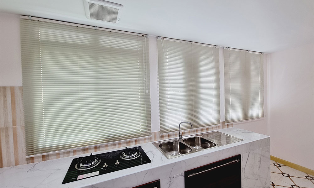 Can Venetian Blinds go near kitchen sinks?