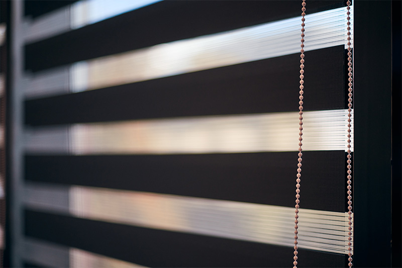 How do day & night blinds work?