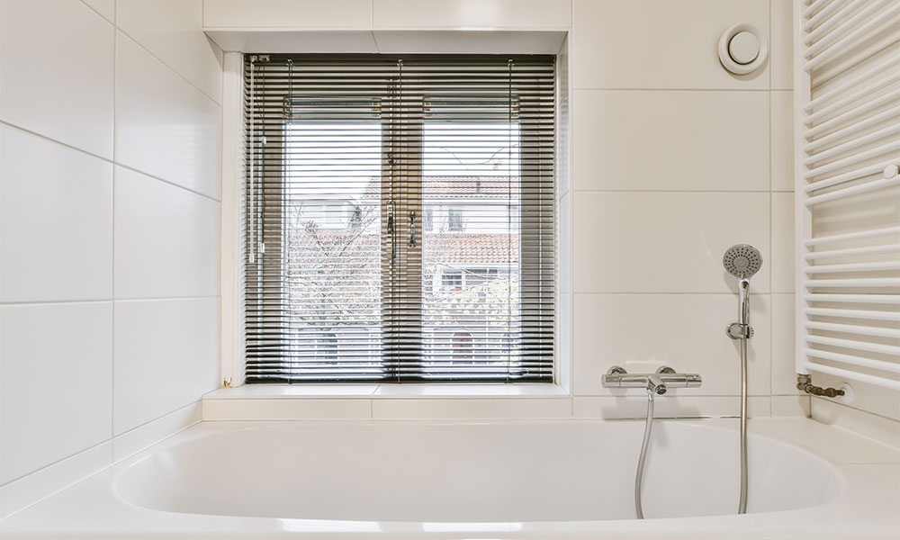 Are Venetian Blinds good for bathrooms?